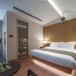 King Room Garden View